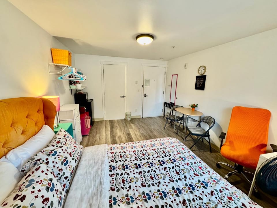 Bed, Photo of the whole room, Seating area, Bedroom, wardrobe