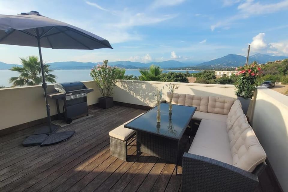Natural landscape, Balcony/Terrace, Dining area, Mountain view, Sea view