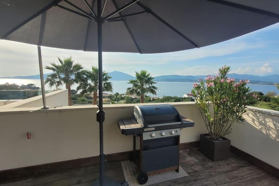 Natural landscape, BBQ facilities, Balcony/Terrace, Mountain view, Sea view