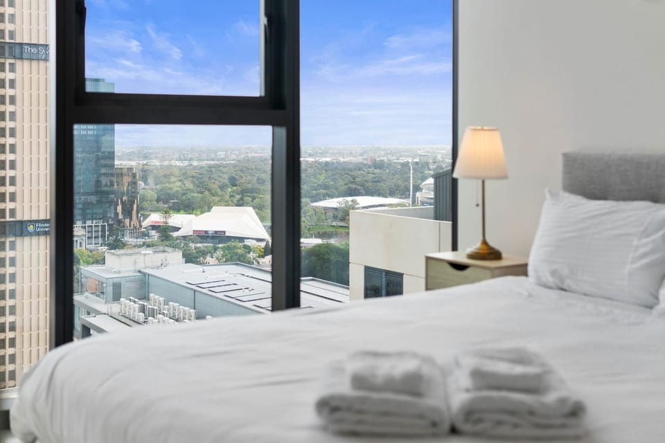 NEW Skyline View Luxury Apt Homey Heart of ADL Apartment in Adelaide