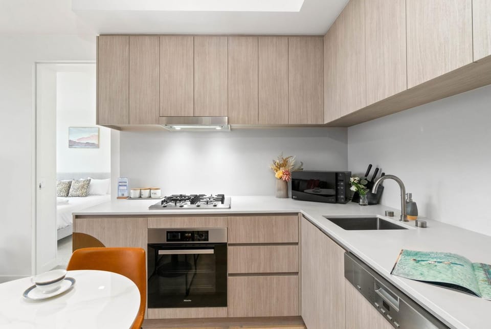 NEW Skyline View Luxury Apt Homey Heart of ADL Apartment in Adelaide