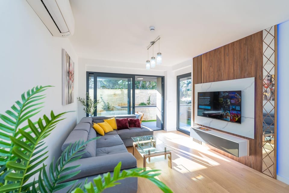 TV and multimedia, Living room, Seating area