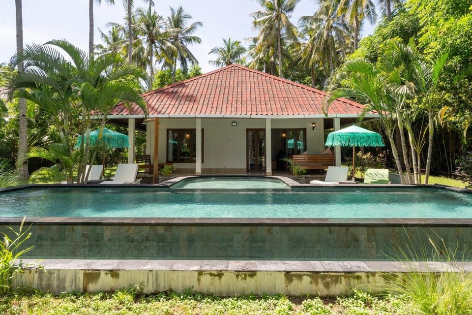 Property building, Garden, Balcony/Terrace, Swimming pool