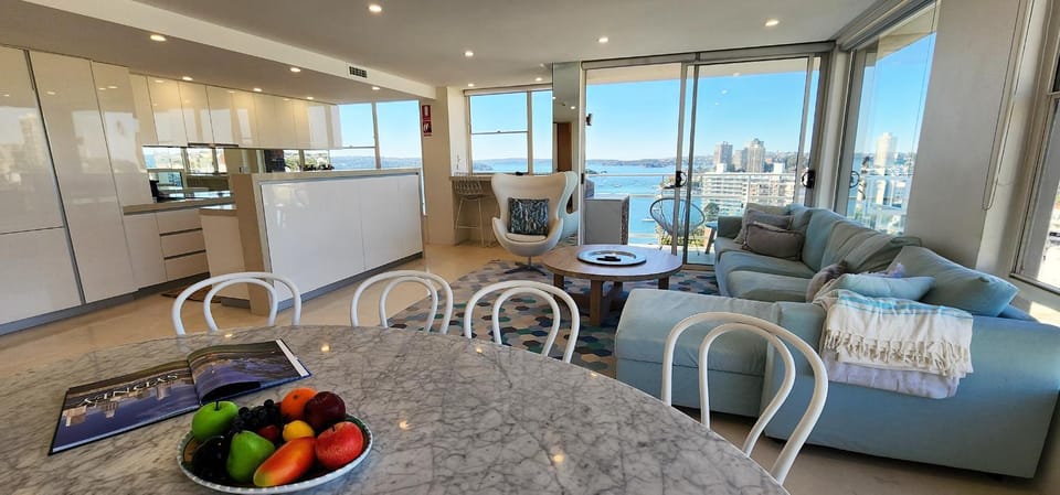 View (from property/room), Balcony/Terrace, Kitchen or kitchenette, Living room, Seating area, Dining area, Sea view, minibar, pet friendly, air conditioner