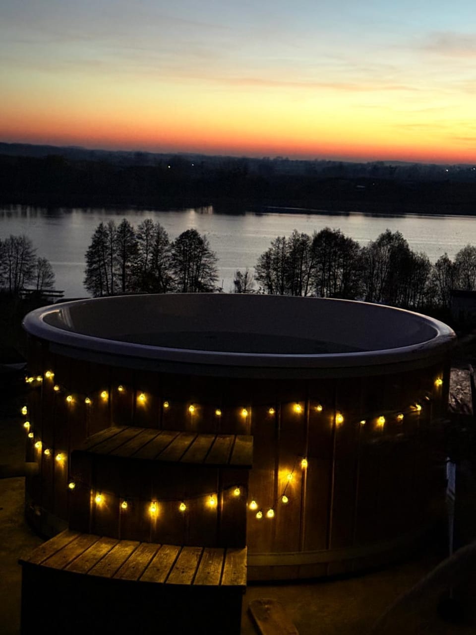 Chojno 31i- dom wypoczynkowy przy jeziorze z jacuzzi House in Poland