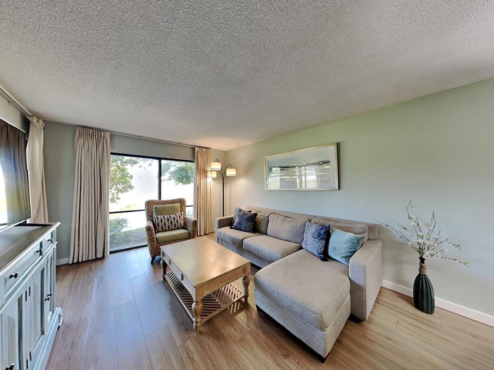 TV and multimedia, Living room, Seating area, furniture