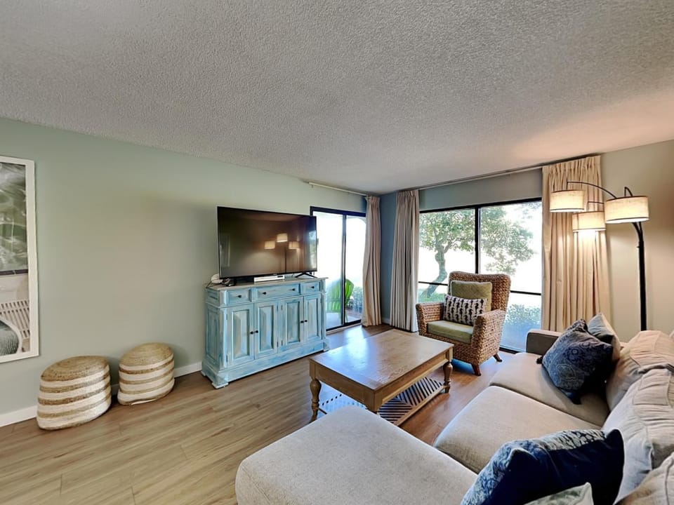 TV and multimedia, Living room, Seating area, furniture