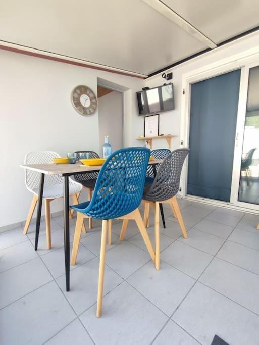TV and multimedia, Dining area