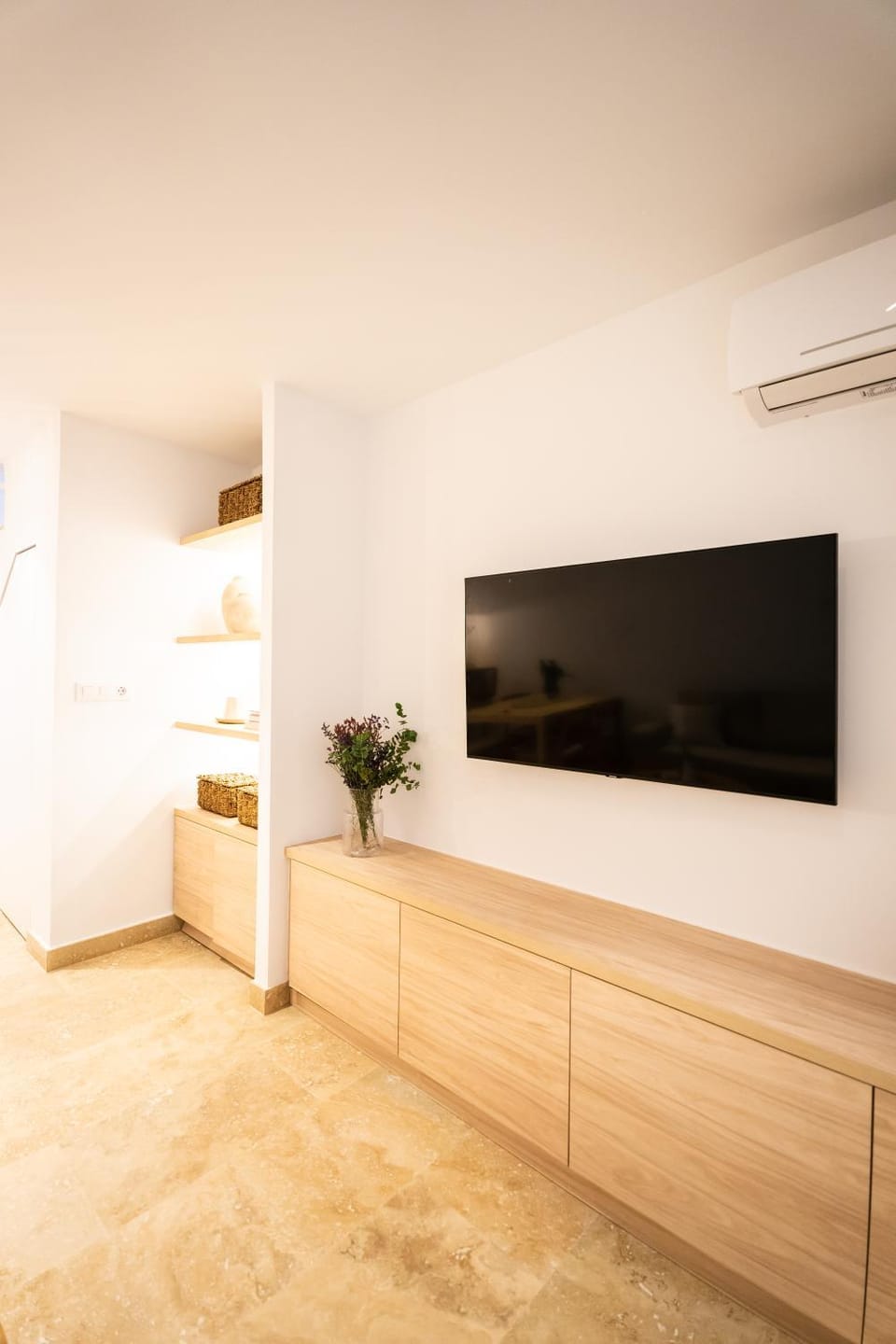 Property building, Living room, Seating area, Family, internet