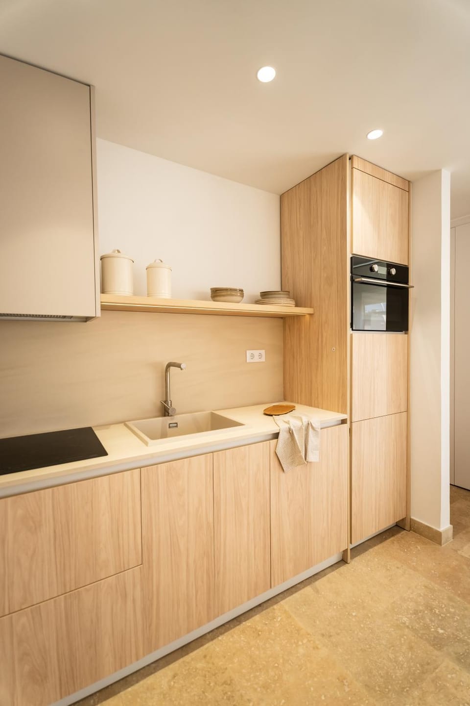 Kitchen or kitchenette, Dining area, oven, kitchen