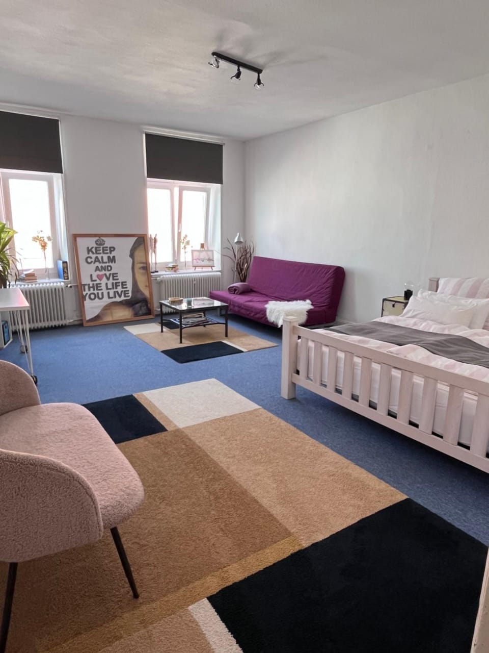 Bed, Living room, Seating area, Bedroom