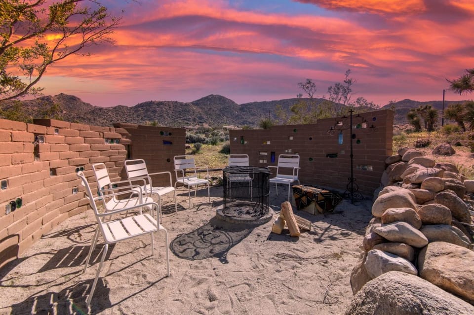 Desert Lily - Quiet Compound 5Min to National Park Pool and Spa on 5 Acres House in Southern California
