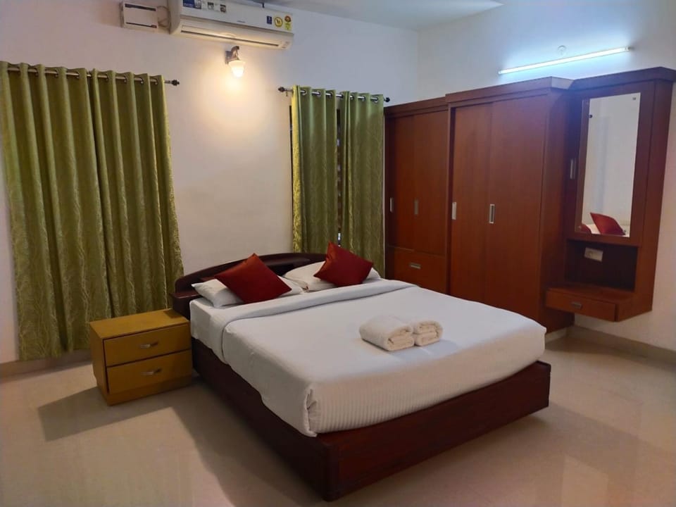 Photo of the whole room, Bedroom, wardrobe, air conditioner