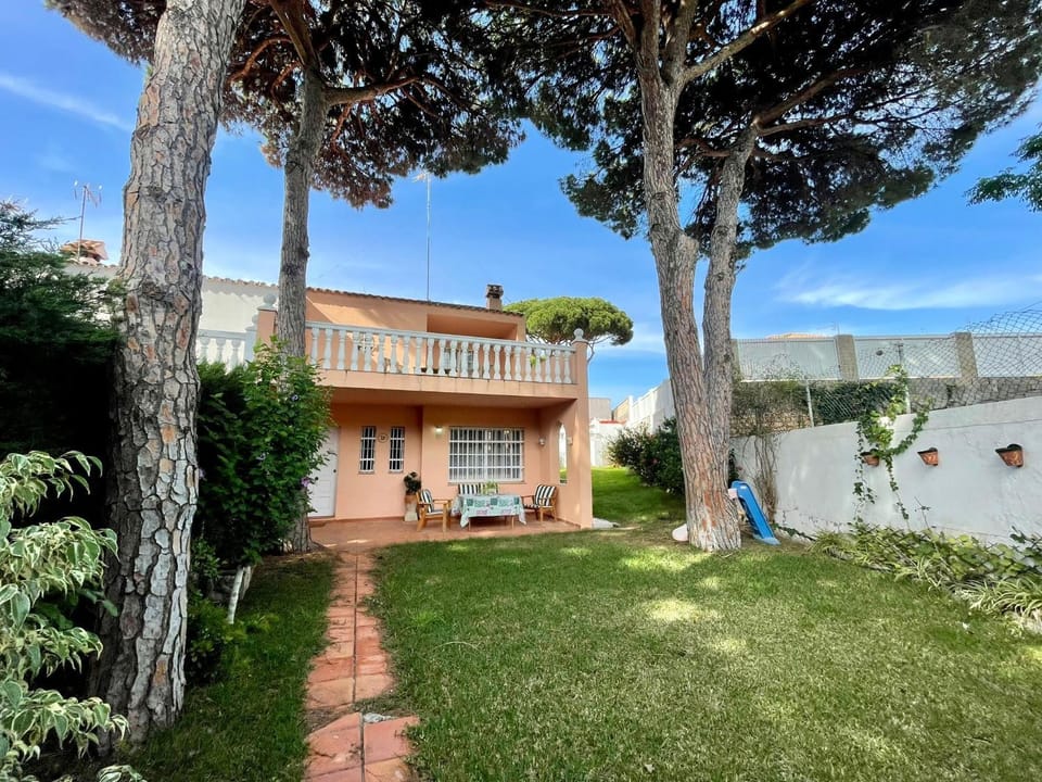 Off site, Garden