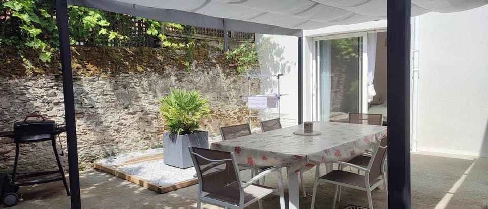 Patio, Inner courtyard view