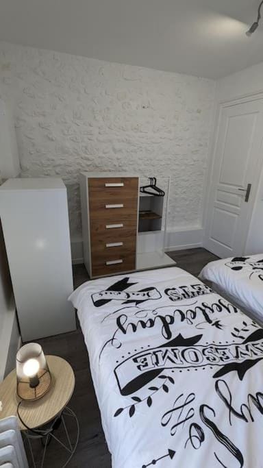 Bed, Photo of the whole room, Bedroom, wardrobe