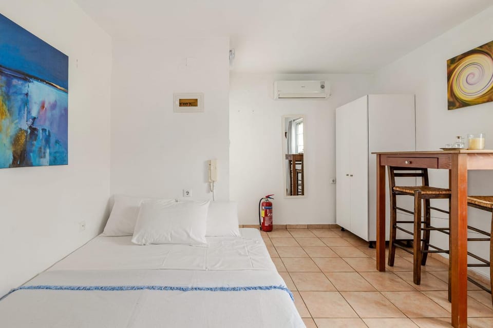 Bed, Photo of the whole room, air conditioner