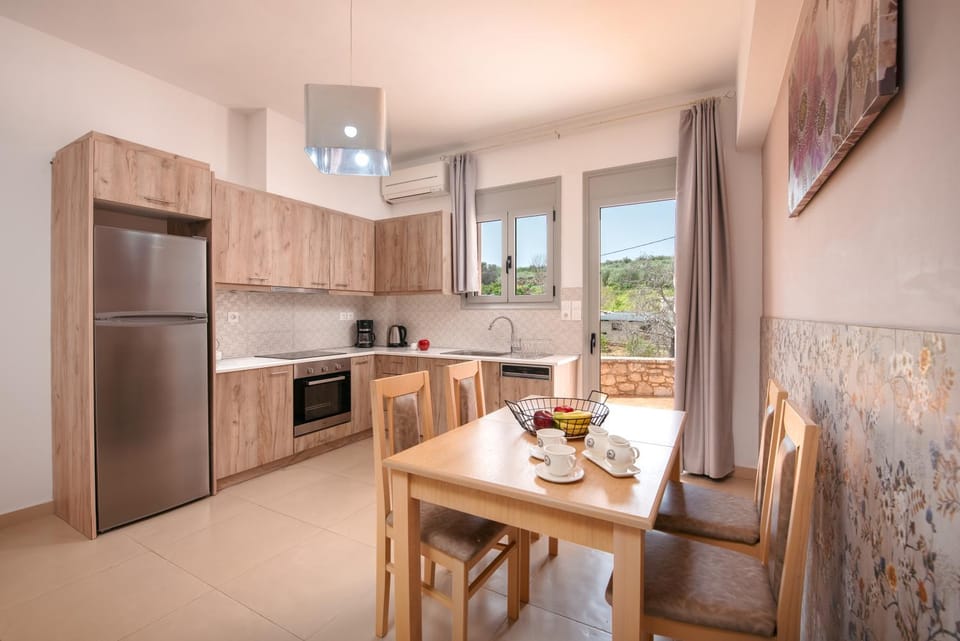 Coffee/tea facilities, Kitchen or kitchenette, Dining area, pet friendly, stove