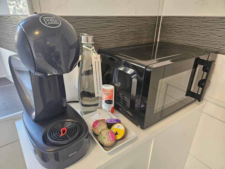 Coffee/tea facilities, minibar