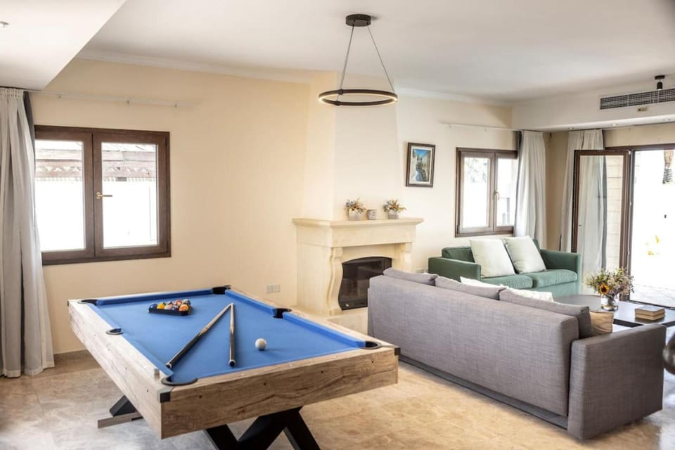 SunnyVillas: 4BR SeaFront Villa*Private Pool*BW44 Villa in Paralimni