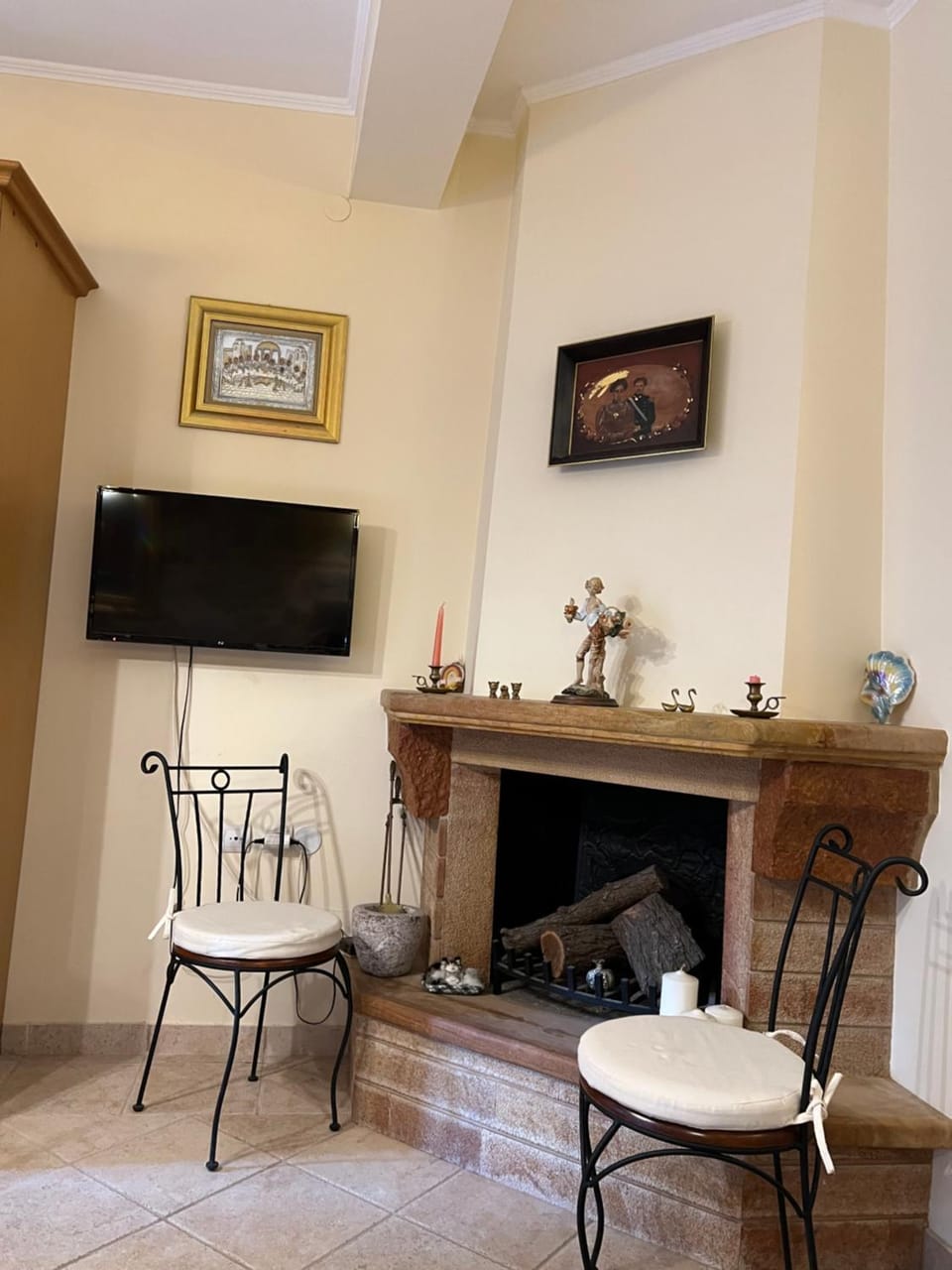 Pyrgos Traditional House Apartment in Decentralized Administration of the Aegean