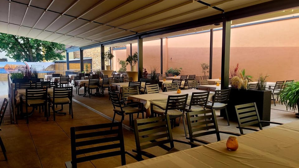 Restaurant/places to eat, Balcony/Terrace, Banquet/Function facilities, Breakfast