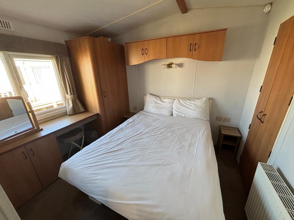 Sherwood 307 - Golden Palm, ramped veranda, central heating, bed linen, WiFi - Meadow Lakes Caravan & Lodge Hire Apartment in Chapel Saint Leonards