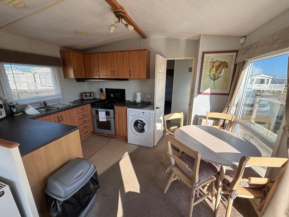 Sherwood 307 - Golden Palm, ramped veranda, central heating, bed linen, WiFi - Meadow Lakes Caravan & Lodge Hire Apartment in Chapel Saint Leonards
