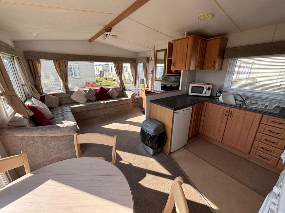 Sherwood 307 - Golden Palm, ramped veranda, central heating, bed linen, WiFi - Meadow Lakes Caravan & Lodge Hire Apartment in Chapel Saint Leonards