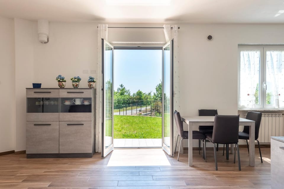Garden, Living room, Dining area