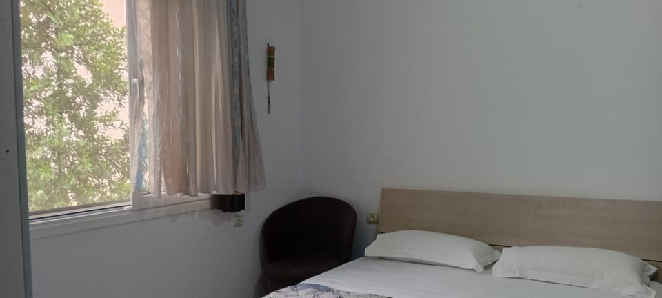 Bedroom, Garden view