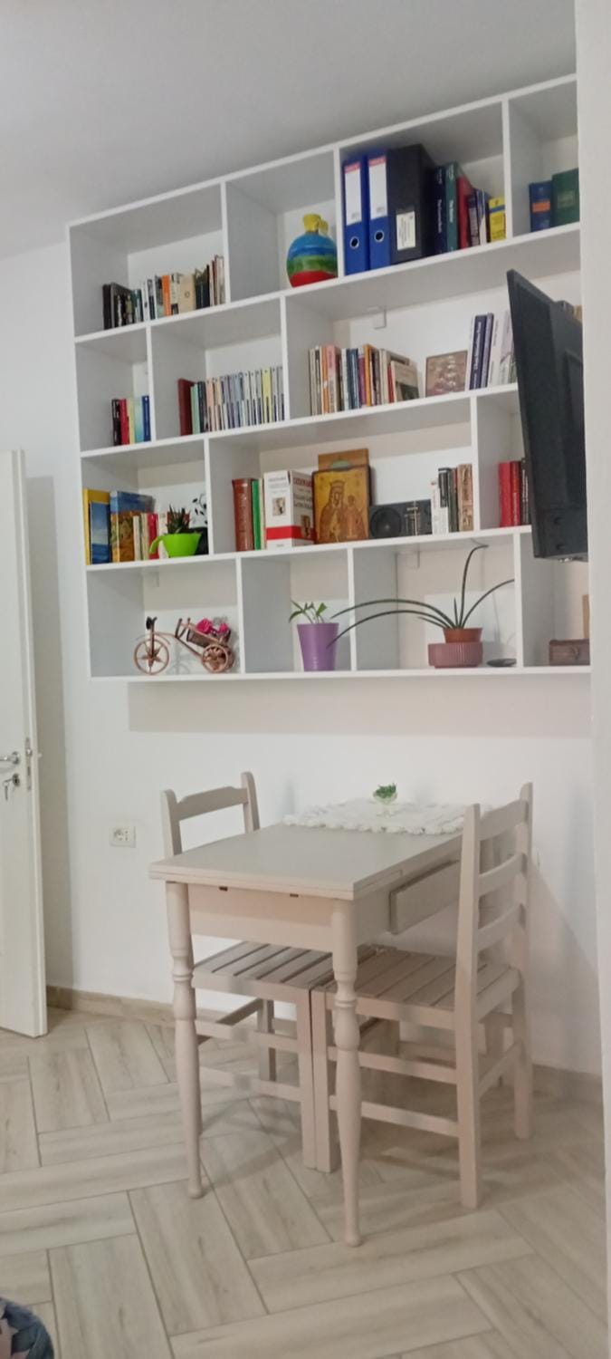 Library, Living room, Bedroom, Lunch