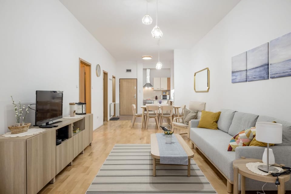 TV and multimedia, Kitchen or kitchenette, Living room, Dining area