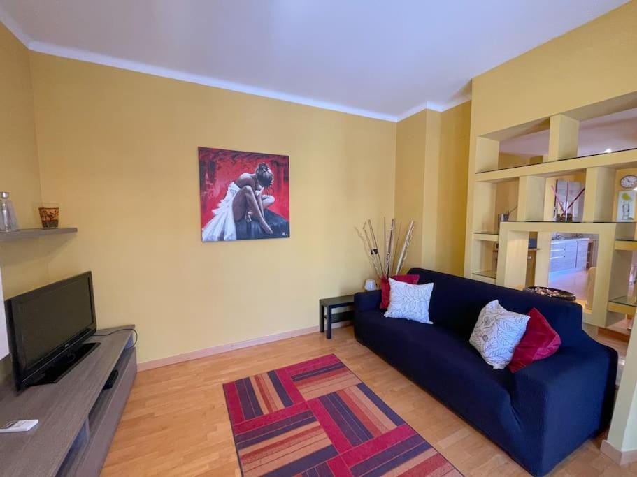 Bed, Living room