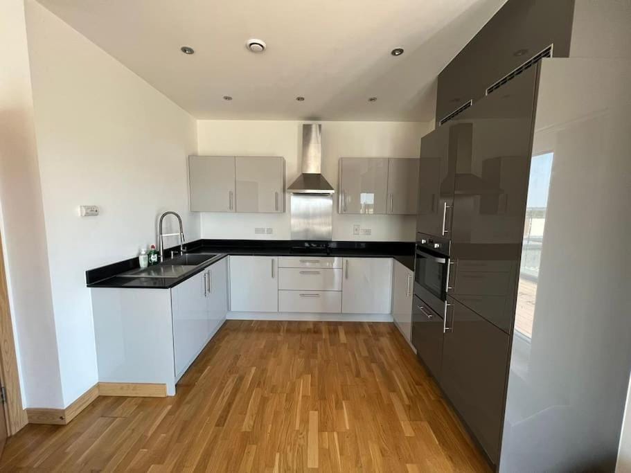Kitchen or kitchenette, pet friendly, stove