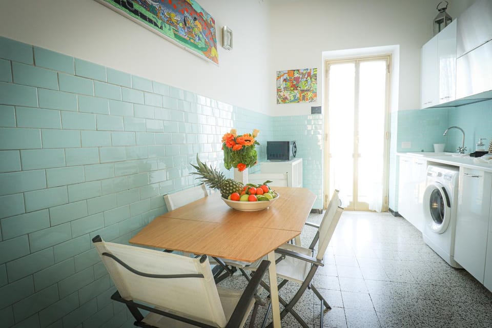 Kitchen or kitchenette, Communal kitchen, kitchen