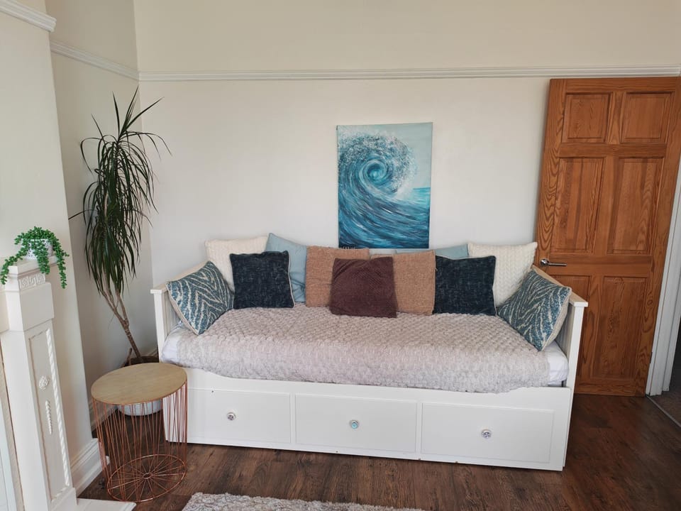 Ocean City Apartment-with parking Apartment in Plymouth