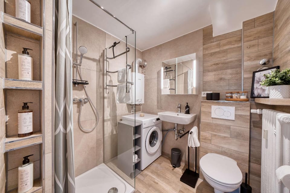 Shower, Toilet, Bathroom, hair dryier, heating, towels, washing machine