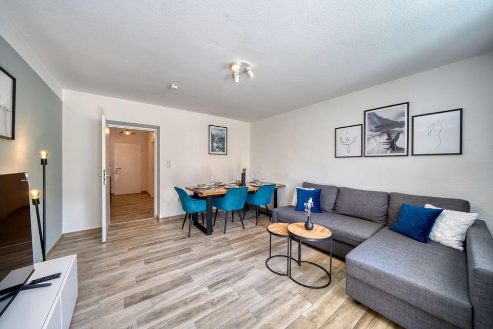 Communal lounge/ TV room, TV and multimedia, Living room, Seating area, Evening entertainment