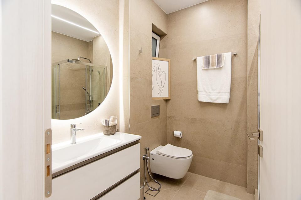 Shower, Toilet, Bathroom, bidet, towels