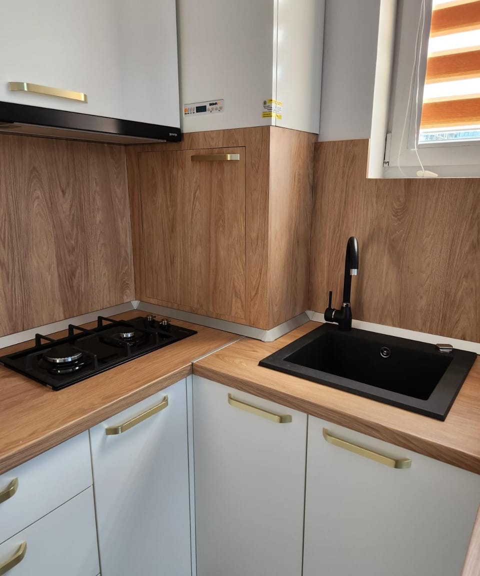 Kitchen or kitchenette, pet friendly, stove