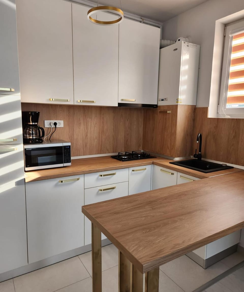 Kitchen or kitchenette, Dining area, minibar, pet friendly, stove