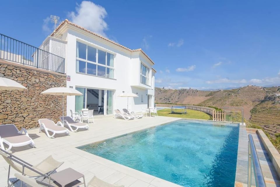 Gran villa con bonitas vistas Villa in Axarquía