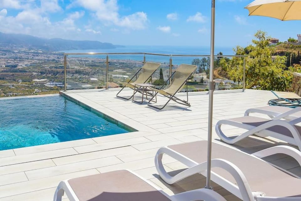 Gran villa con bonitas vistas Villa in Axarquía