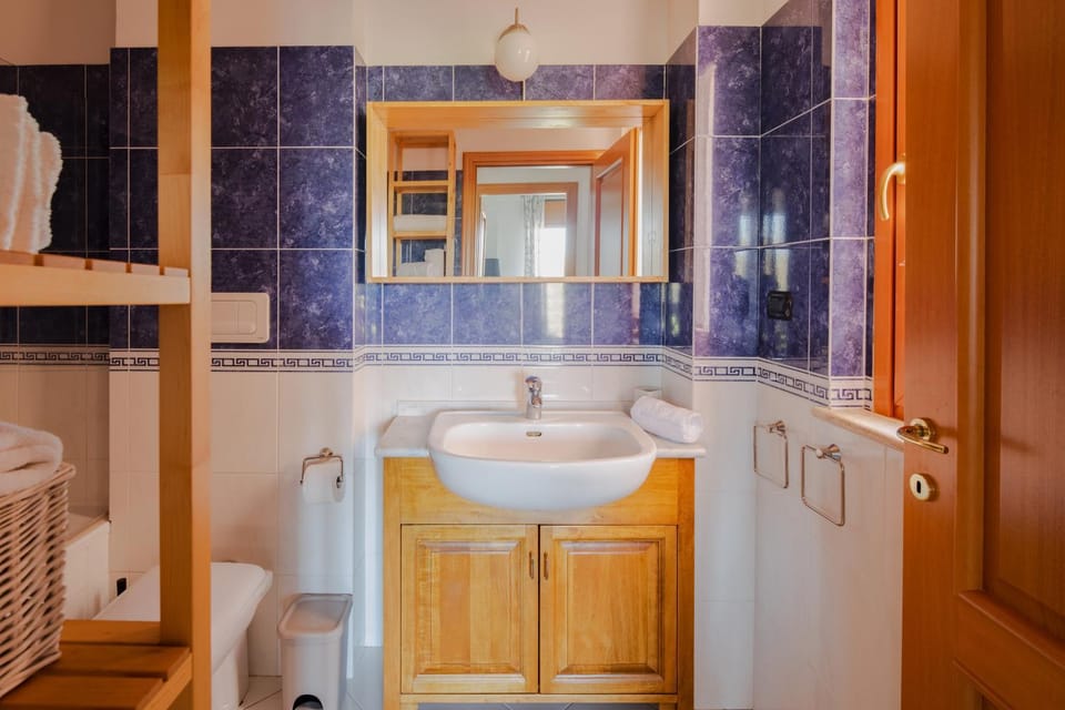 Bathroom, towels