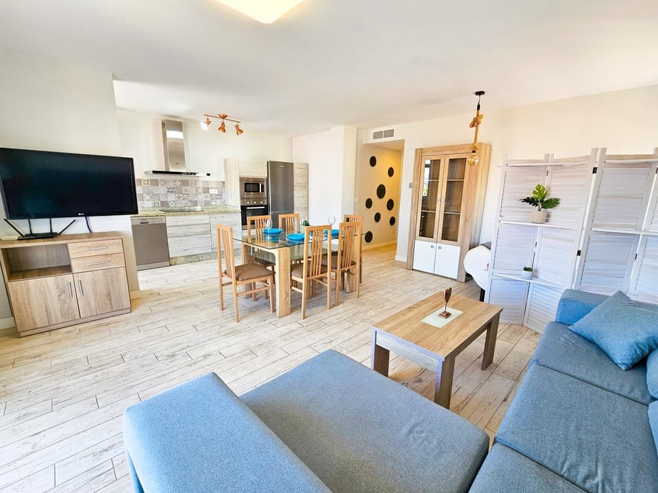 TV and multimedia, Kitchen or kitchenette, Living room, Dining area, minibar, pet friendly, stove