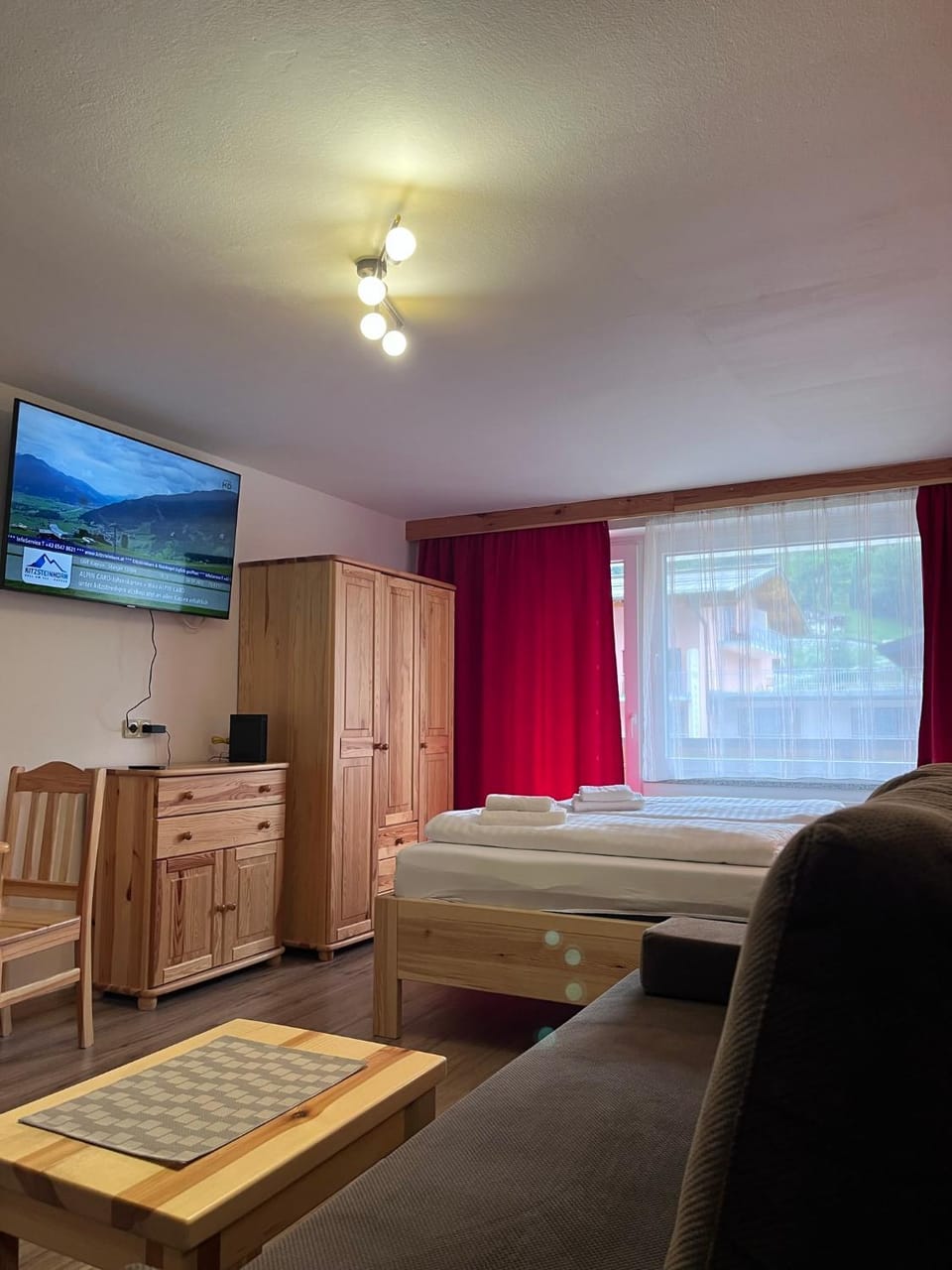 Bed, TV and multimedia, Living room, Evening entertainment, Bedroom, hair dresser