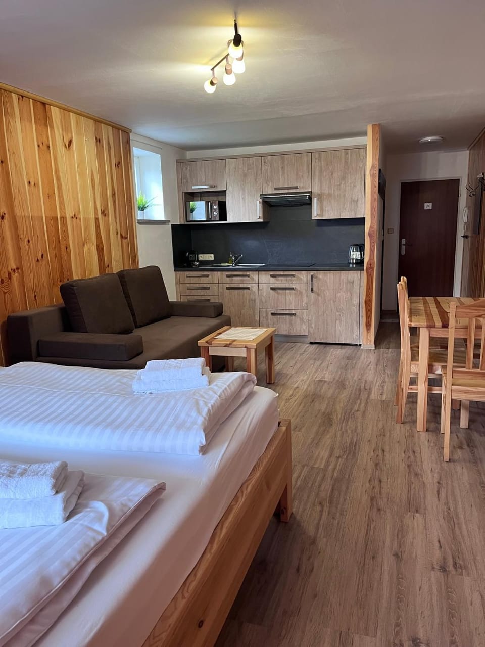 Bed, Kitchen or kitchenette, Living room, Seating area, Dining area, Bedroom, minibar