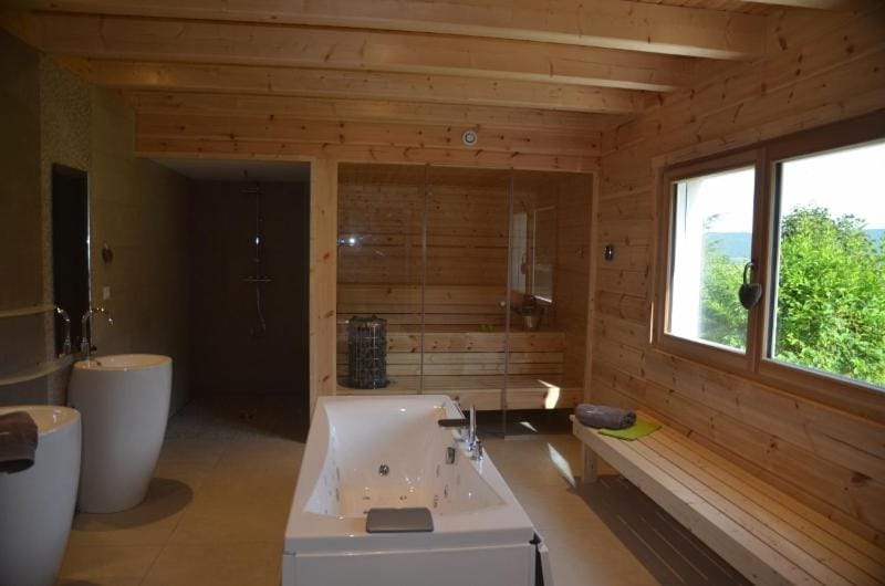 Shower, Natural landscape, Hot Tub, Sauna, Bathroom, View (from property/room)