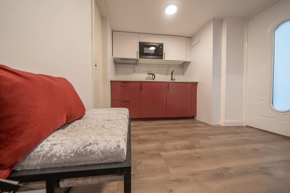 Kitchen or kitchenette, Living room, Seating area, minibar